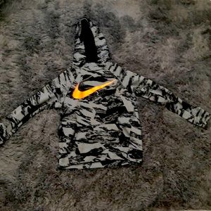 (SOLD) Nike hoodie for kids (kids large) Dry fit